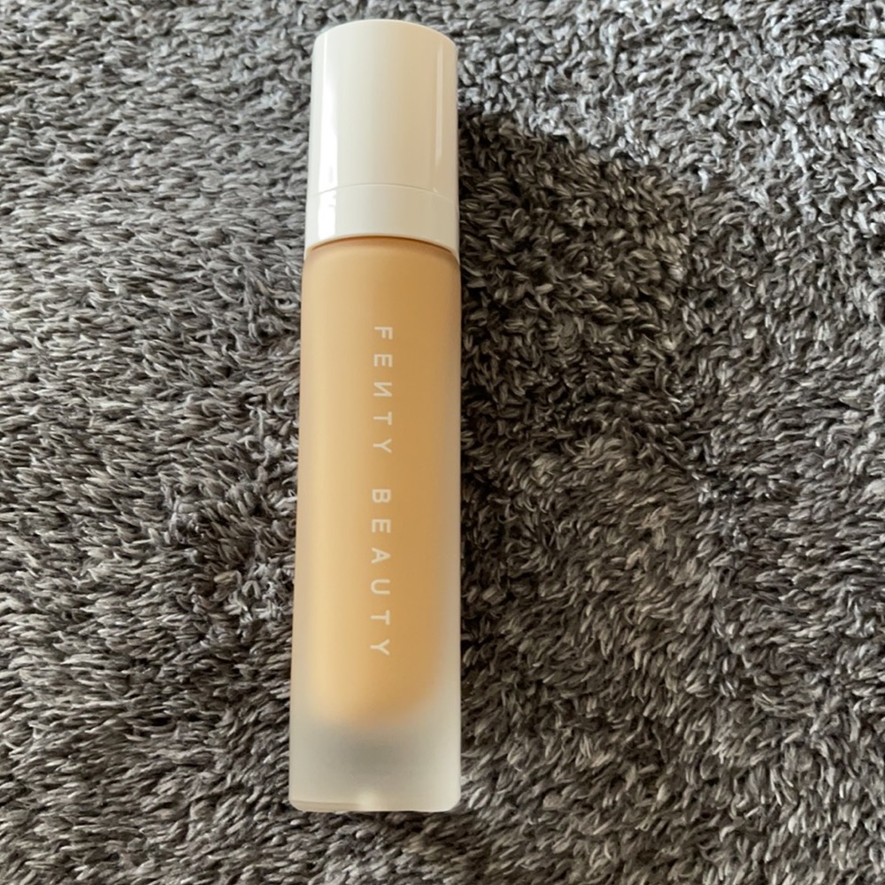Fenty 235 Pro Filt’r Soft Matte Liquid Foundation - Picture 4 of 4